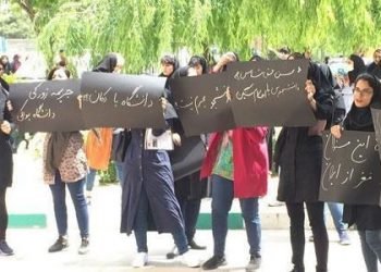 Girl students stage protest at of Tehran's Allameh U