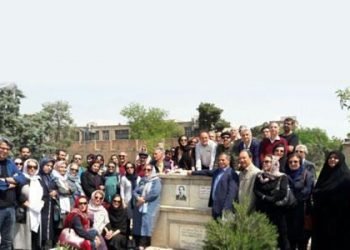 Women partake in symbolic protest against situation of teachers
