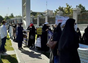 Women Attacked and Arrested During 3-Day Protest by Tehran Teachers