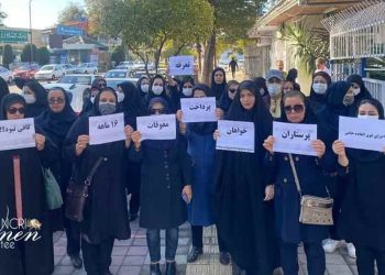 Iranian nurses demand their unpaid overtime fees, bonuses, and tariffs