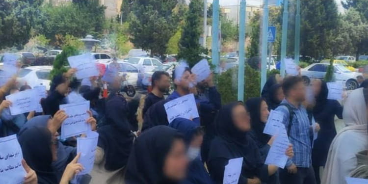 Iran Healthcare Workers Protest Against Severe Livelihood and Structural Crises